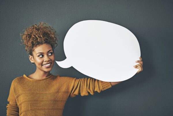 Descubra como definir o tom de voz na comunicação do seu negócio